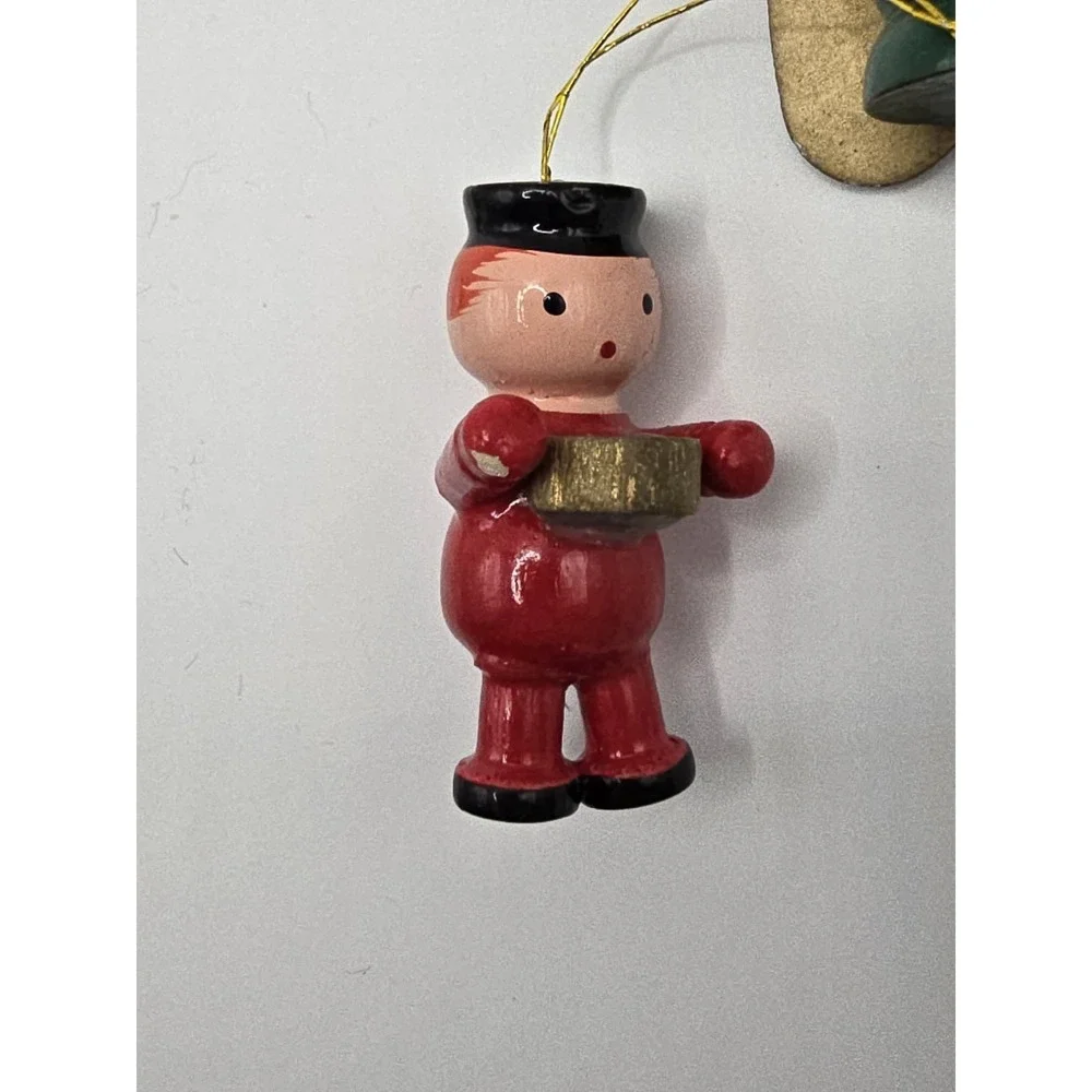 Small wooden Christmas Ornaments‎ Vtg Taiwan Painted People Wood Winter Decor